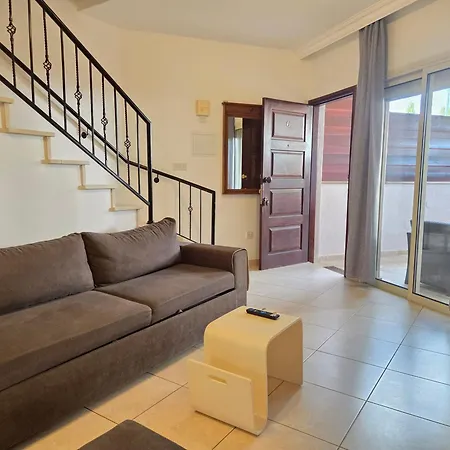 Star 6 Apartment *